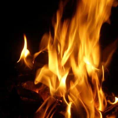 Hur kan jag släcka en brand orsakad av bioetanol?