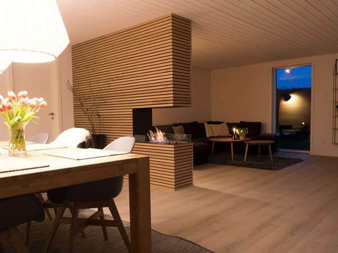 Tresidig etanolkamin för installation i väggen