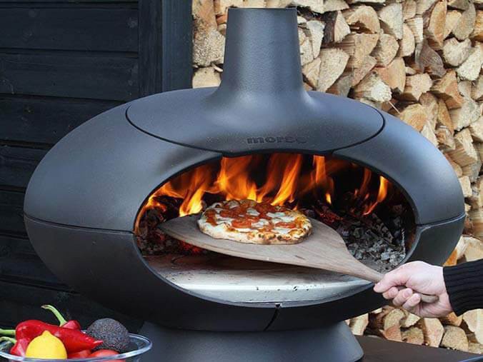 Utomhus matlagning pizza