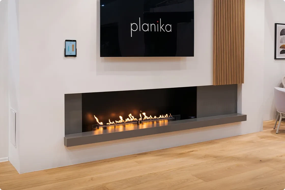 media vägg installation av olika etanolkaminer